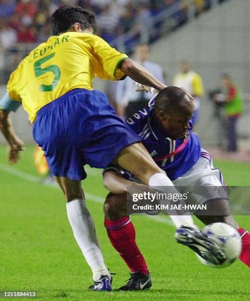 France's Sylvain Wiltord contests the ball with Brazil's Leomar during the semi-final of the FIFA's Confederations Cup match between France and...