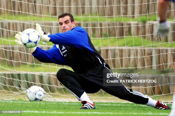 French goalkeeper Ulrich Ramé catches the ball, 04 June 2001, during a training session of the French team in Ulsan, one day after qualifying for the...