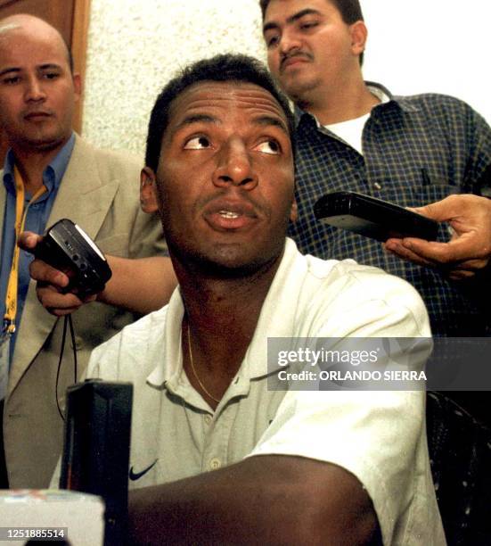 Soccer player Carlos Llamosa of the US Miami Fusion talks to the press 26 March 2001 in San Pedro Sula, Honduras. El futbolista Carlos Llamosa, del...