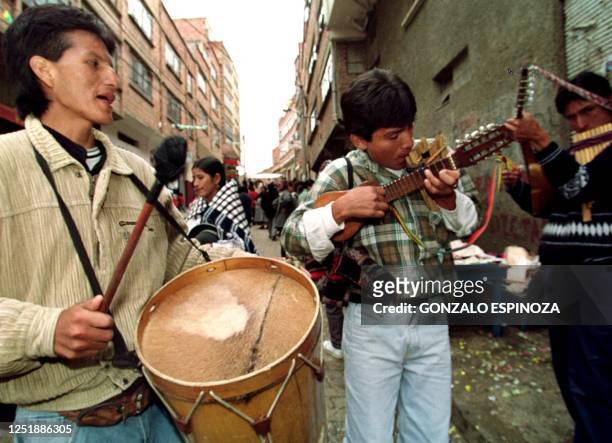 Steet musicians perform in a market of La Paz, Bolivia, 27 February 2001, during the Martes de Challa, an Andean celebration that closes the...