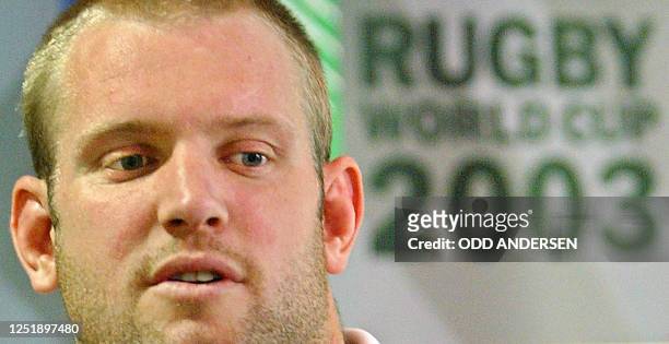 Australian lock David Giffin answer questions about his injury during a pressconference in Coffs Harbour , 23 October 2003 .The "Wallabies" are...