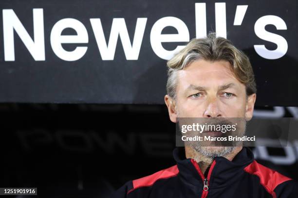 Head coach of Newell's Old Boys Gabriel Heinze looks on before a Liga Profesional 2023 match between Newell's Old Boys and River Plate at Marcelo...