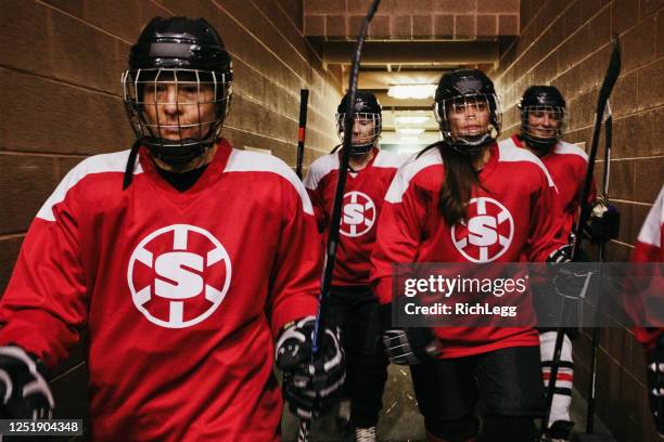 woman hockey team - england hockey women stock pictures, royalty-free photos & images