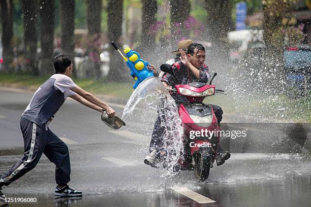 Splashed People Water Splash Top Shot Photos and Premium High Res Pictures - Getty Images