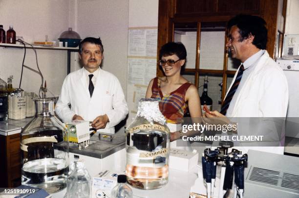 Professors Jean-Claude Chermann , Françoise Barré-Sinoussi and Luc Montagnier , who participated in the discovery of the human immunodeficiency virus...