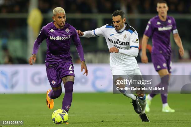 Domilson Cordeiro dos Santos known as Dodo of ACF Fiorentina in action against Davide Zappacosta of Atalanta BC during the Serie A match between ACF...