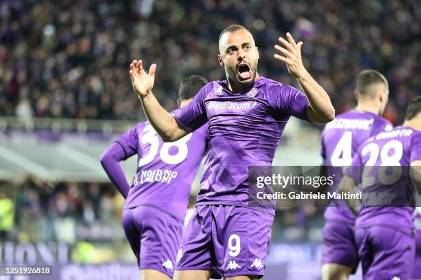 Arthur Mendonça Cabral of ACF Fiorentina celebrates after scoring a goal during the Serie A match between ACF Fiorentina and Atalanta BC at Stadio...