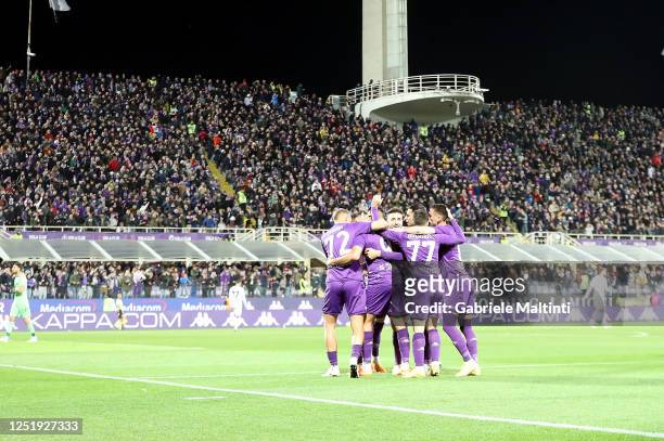 Arthur Mendonça Cabral of ACF Fiorentina celebrates after scoring a goal during the Serie A match between ACF Fiorentina and Atalanta BC at Stadio...