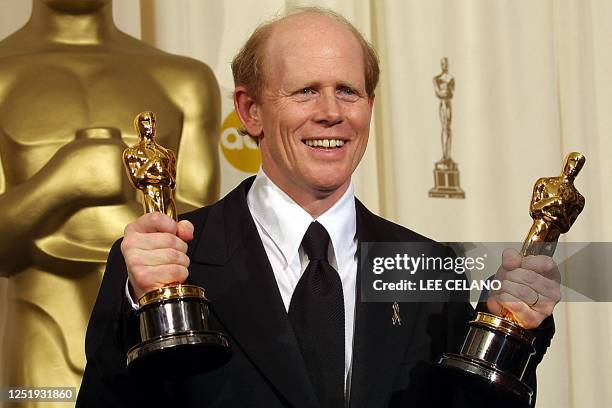 Director Ron Howard holds his Oscar for best director and for best picture for the movie "A Beautiful Mind" 24 March, 2002 at the 74th Academy Awards...