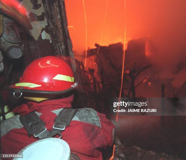 Bomberos tratan de apagar el fuego en el interior del Teatro Municipal de Lima luego de que un corto circuito propagara un incendio 02 Agosto...