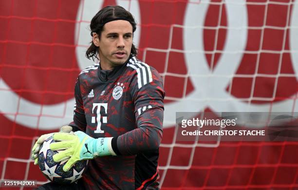 Bayern Munich's Swiss goalkeeper Yann Sommer holds a ball during a training session on the eve of the UEFA Champions League quarter-final, second leg...