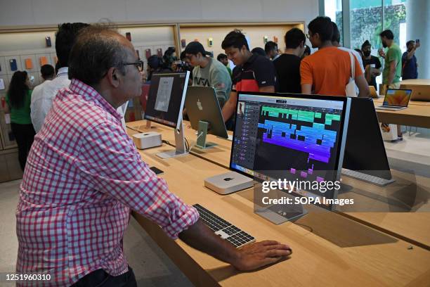 Shoping Mall Computer Shopping Malls In India Photos and Premium High Res Pictures - Getty Images