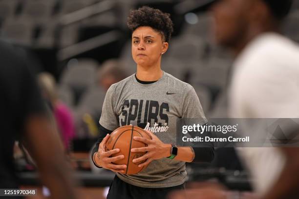 Assistant Coach Candice Dupree of the San Antonio Spurs warms up before the game against the Los Angeles Lakers on November 26, 2022 at the AT&T...