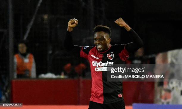 Newell's Old Boys' Ecuadorian forward Djorkaeff Reasco celebrates scoring his team's second goal during the Copa Sudamericana group stage second leg...