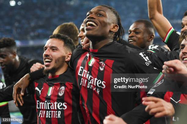 Ismael Bennacer and Rafael Leao of AC Milan celebrate at the end of the UEFA Champions League match between SSC Napoli and AC Milan at Stadio Diego...