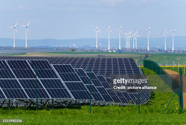 April 2023, Rhineland-Palatinate, Wahlheim: A solar farm is located in close proximity to several wind turbines. Photo: Andreas Arnold/dpa