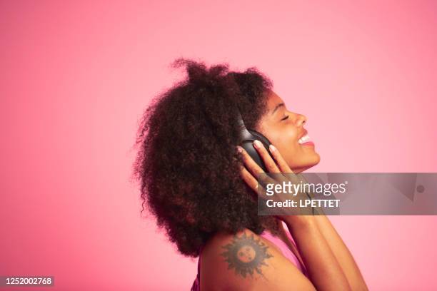 listening to music - pop musician stock pictures, royalty-free photos & images