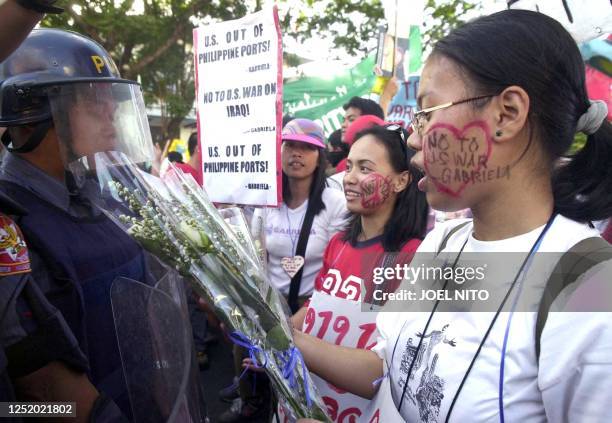 Demonstrator Offers Flower Photos and Premium High Res Pictures - Getty ...