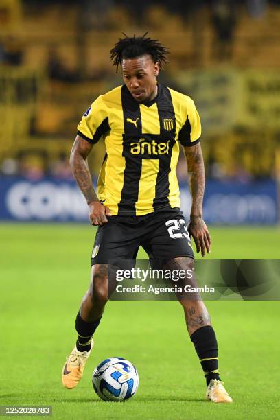 Abel Hernandez of Peñarol control the ball during the Copa CONMEBOL Sudamericana 2023 group F match between Peñarol and Millonarios at Campeon Del...