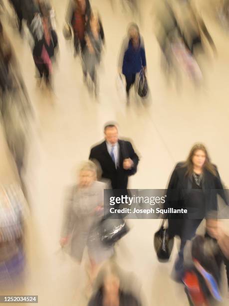 commuters walking  to work through train station - grand central station manhattan stock pictures, royalty-free photos & images