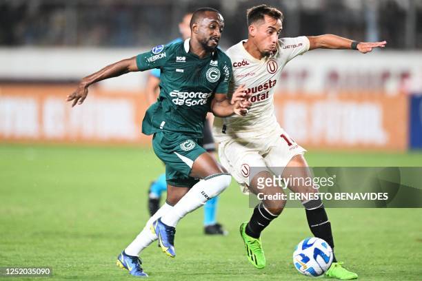 Goias' forward Diego and Universitario's Argentine midfielder Martin Perez vie for the ball during the Copa Sudamericana group stage first leg...