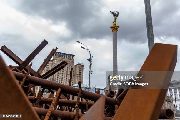 Road blocks are seen against the Statue of Independence on Maidan Nezalezhnosti where flags have been left.