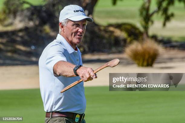 372 Greg Norman Holding Premium High Res Photos