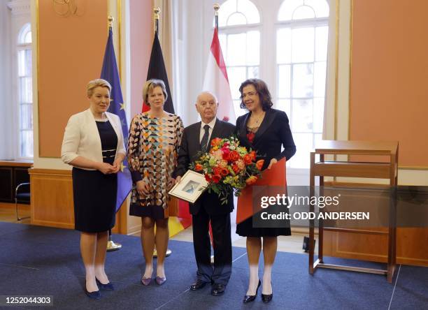 Berlin's governing Mayor Franziska Giffey, the President of Berlin's House of Represenbtatives Cornelia Seibeld, Argentine-born pianist and conductor...