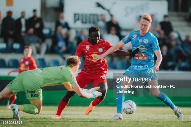 Oumar Diakite of FC Liefering in action against Simon Spari of Floridsdorfer AC and Benjamin Wallquist of Floridsdorfer AC during the 2. Liga match...