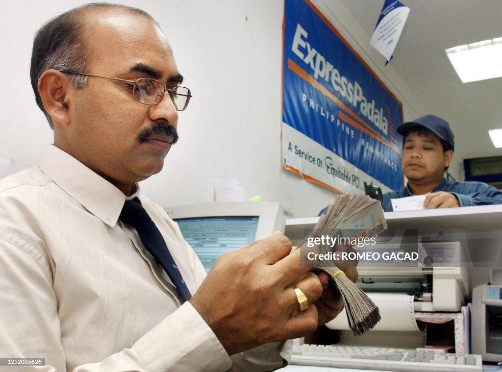 KUWAIT-WAR-MONEYCHANGER