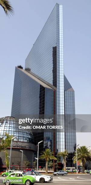 View of the Mexican stock exchange 22 January 2002 in Mexico City. Vista del edificio de la Bolsa Mexicana de Valores el 22 de enero de 2002, en...