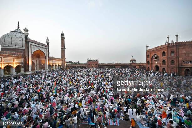 Muslim devotees at Jama Masjid on the eve of Eid-al-Fitr festival, on April 21, 2022 in New Delhi, India on Friday