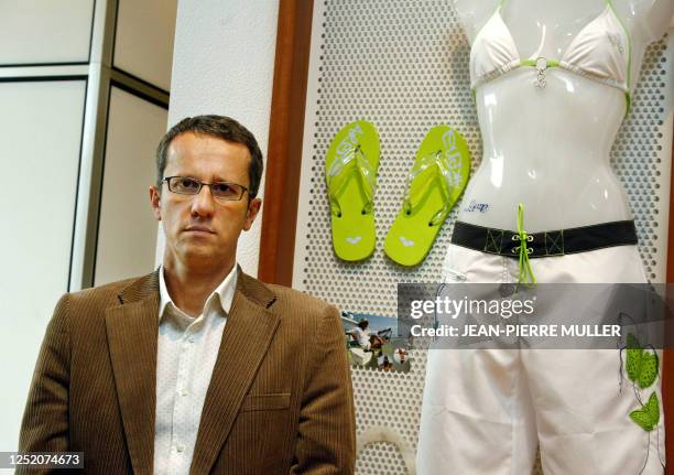 Le directeur général d'Arena TDP Nicolas Préault pose le 20 février 2007 à Libourne, dont la direction de l'usine de maillots de bain Arena a annoncé...