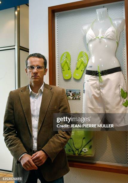 Le directeur général d'Arena TDP Nicolas Préault pose le 20 février 2007 à Libourne, dont la direction de l'usine de maillots de bain Arena a annoncé...