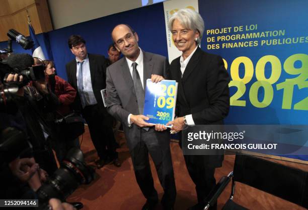 La ministre de l'Economie Christine Lagarde et le ministre du Budget Eric Woerth donnent une conférence de presse afin de présenter le projet de loi...
