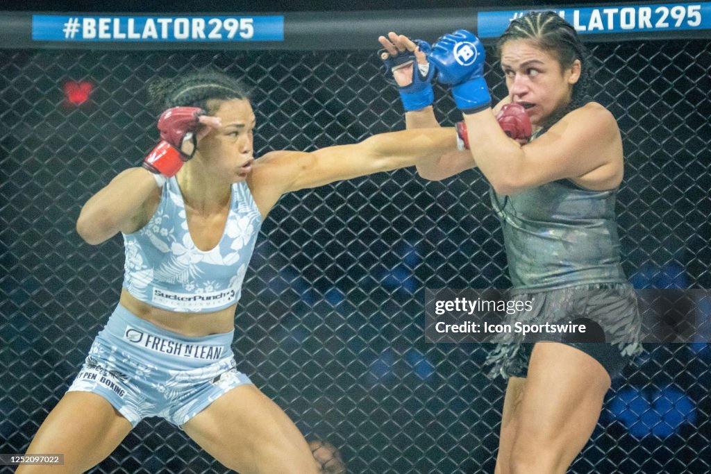 Sumiko Inaba punches Veta Arteaga in their Flyweight bout during ...