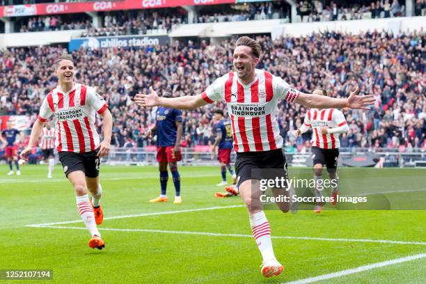 Luuk de Jong of PSV celebrates 1-0 with Joey Veerman of PSV during the Dutch Eredivisie match between PSV v Ajax at the Philips Stadium on April 23,...