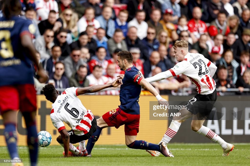 EINDHOVEN Ibrahim Sangare of PSV Eindhoven, Dusan Tadic of Ajax,... News Photo Getty Images EINDHOVEN Ibrahim Sangare of PSV Eindhoven, Dusan Tadic of Ajax,... News Photo Getty Images