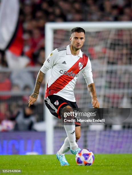 Emanuel Mammana of River Plate drives the ball during a Liga Profesional 2023 match between River Plate and Independiente at Estadio Más Monumental...