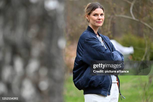 April 2023, Brandenburg, Rheinsberg: Eva Briegel, singer from the band Juli, has her picture taken at a photo session at Landhaus Siebenwasser. The...