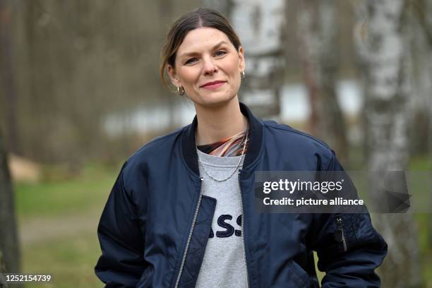 April 2023, Brandenburg, Rheinsberg: Eva Briegel, singer from the band Juli, has her picture taken at a photo session at Landhaus Siebenwasser. The...