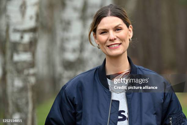 April 2023, Brandenburg, Rheinsberg: Eva Briegel, singer from the band Juli, has her picture taken at a photo session at Landhaus Siebenwasser. The...