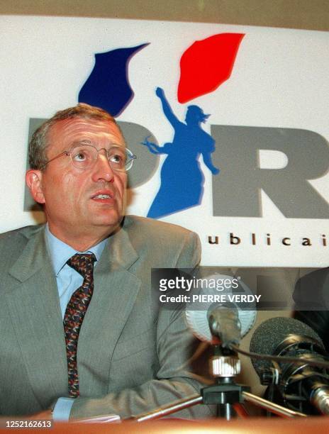 - Photo prise le 19 mars 1997 à Paris du président de l'UDF, François Léotard , qui est convoqué avec le député UDF-DL, Renaud Donnedieu de Vabres,...