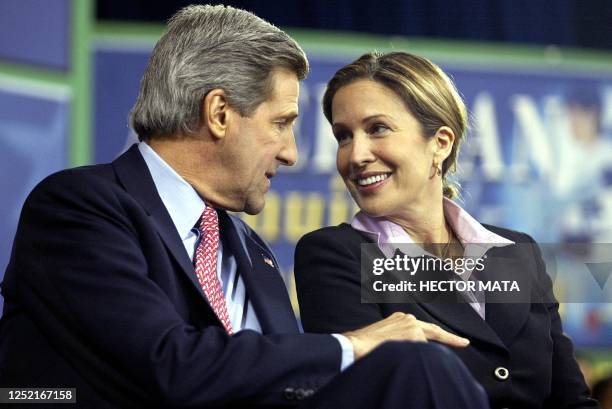 Democratic presidential candidate John Kerry talks with Dana Reeve, widow of late actor Christopher Reeve at the Columbus Athenaeum's stage in...
