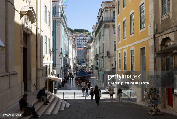 April 2023, Portugal, Lissabon: The street "Rua da Vitoria" in Lisbon's old town with the church "Igreja de Nossa Senhora da Vitoria" , an entrance...