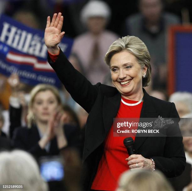 Democratic presidential hopeful US Senator Hillary Clinton waves during a campaign event in North Little Rock, Arkansas, 30 January 2008. AFP PHOTO /...