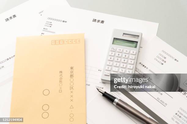 bill of the paper - 1040 tax form stock pictures, royalty-free photos & images