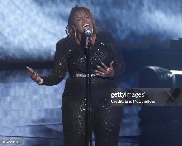 America's first votes for the Top 20 are revealed as contestants perform again to stay in the Top 12. GRAMMY® Award-winning Motown legend Smokey...