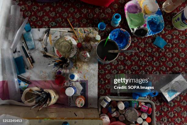 Mache Colours Paper Mache Process Photos and Premium High Res Pictures - Getty Images