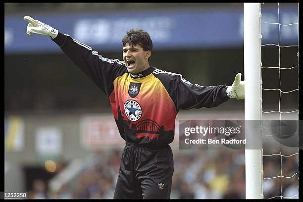 Pavel Srnicek of Newcastle United orchestrates his defence during the FA Carling Premiership match between Tottenham Hotspur and Newcatle United at...